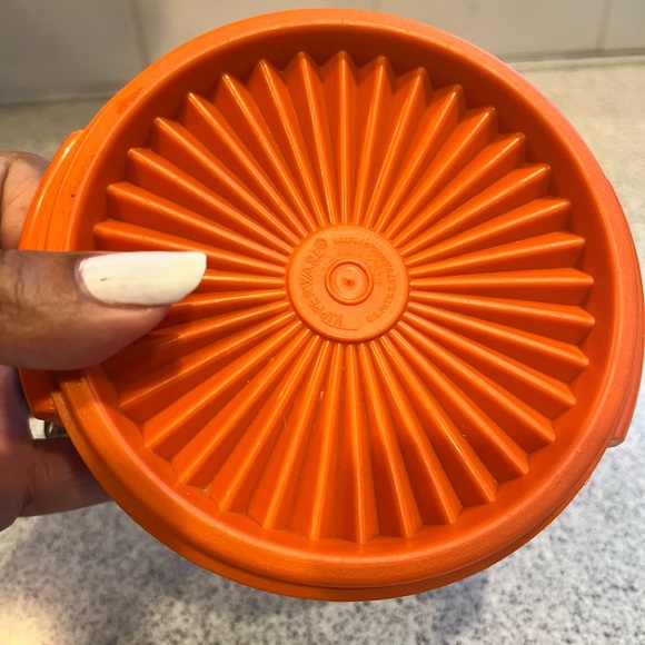 Vtg Tupperware Orange Container with lid 1323-19 - Picture 2 of 5